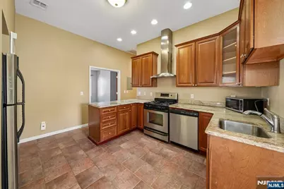 364 New York Avenue 3 #3, Jersey City, NJ 07307 - Photo 9