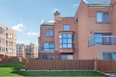 316 Thornton Court T316 #T316, Edgewater, NJ 07020 - Photo 35