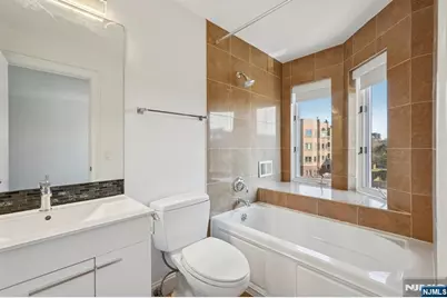 316 Thornton Court T316 #T316, Edgewater, NJ 07020 - Photo 33