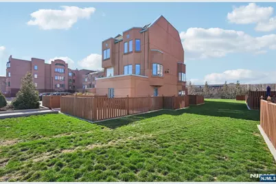 316 Thornton Court T316 #T316, Edgewater, NJ 07020 - Photo 37