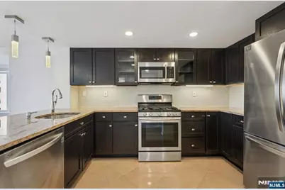 316 Thornton Court T316 #T316, Edgewater, NJ 07020 - Photo 15