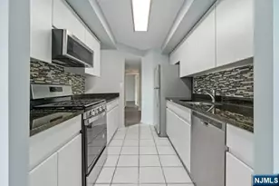 405 Williams Ct 405, Edgewater, NJ 07020 - Photo 7