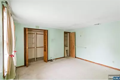 366 E Spring Valley Road, Paramus, NJ 07652 - Photo 17