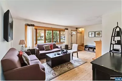 366 E Spring Valley Road, Paramus, NJ 07652 - Photo 5