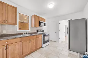 457 Washington Ave 2nd Fl, Cliffside Park, NJ 07010 - Photo 5
