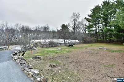 182 Airmont Avenue, Mahwah, NJ 07430 - Photo 11