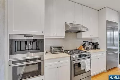 9 Somerset Lane 617 #617, Edgewater, NJ 07020 - Photo 3