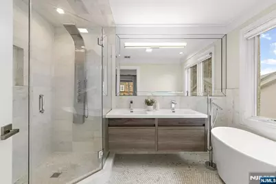 640 Undercliff Avenue, Edgewater, NJ 07020 - Photo 27