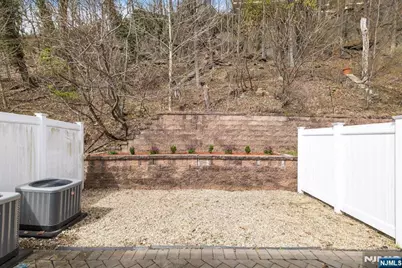 640 Undercliff Avenue, Edgewater, NJ 07020 - Photo 25