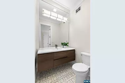 640 Undercliff Avenue, Edgewater, NJ 07020 - Photo 13