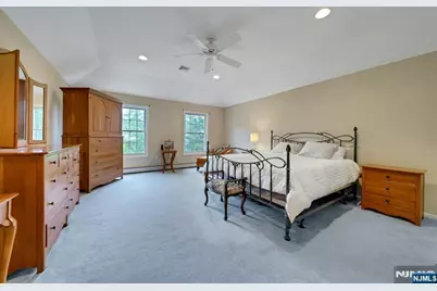 5 Pelican Court, Paramus, NJ 07652 - Photo 11