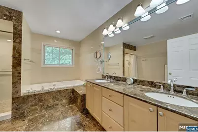 5 Pelican Court, Paramus, NJ 07652 - Photo 13
