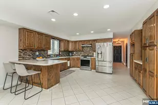 3 Hampton Dr, Fairfield, NJ 07004 - Photo 7