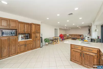 3 Hampton Drive, Fairfield, NJ 07004 - Photo 9