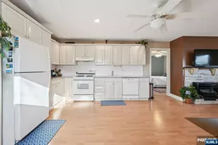 2 Ivy Ln, Wallington, NJ 07057 - Photo 11