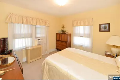 132 Catherine Avenue, Saddle Brook Township, NJ 07663 - Photo 15