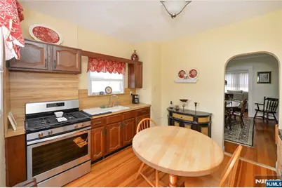 132 Catherine Avenue, Saddle Brook Township, NJ 07663 - Photo 9