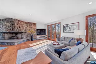 28 Rockleigh Rd, Rockleigh, NJ 07647 - Photo 9