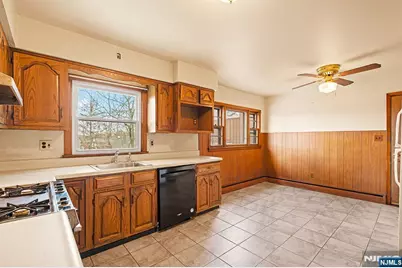 677 Greeley Avenue, Fairview, NJ 07022 - Photo 7