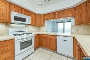 69 Amethyst Ln 283, Paterson, NJ 07501 - Photo 9