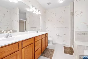 8 Cliff Road B3, Woodland Park, NJ 07424 - Photo 17