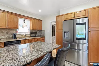 528 Wyndham Road, Teaneck Township, NJ 07666 - Photo 19