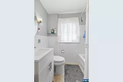 528 Wyndham Road, Teaneck Township, NJ 07666 - Photo 25