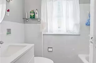 528 Wyndham Rd, Teaneck Township, NJ 07666 - Photo 25