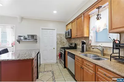 528 Wyndham Road, Teaneck Township, NJ 07666 - Photo 17