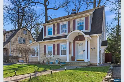 528 Wyndham Road, Teaneck Township, NJ 07666 - Photo 3