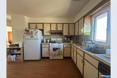 525 Stuyvesant Avenue, Lyndhurst Township, NJ 07071 - Photo 27