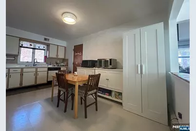 525 Stuyvesant Avenue, Lyndhurst Township, NJ 07071 - Photo 13