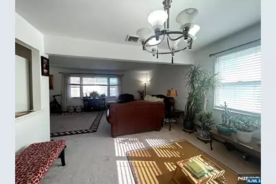 525 Stuyvesant Avenue, Lyndhurst Township, NJ 07071 - Photo 9