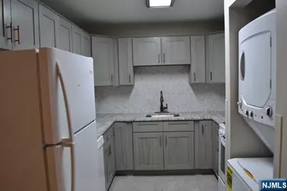 33 Henry Place B4 #B4, Hackensack, NJ 07601 - Photo 13