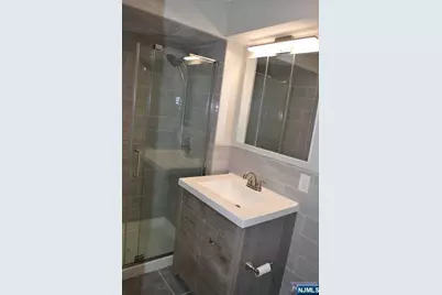 33 Henry Place B4 #B4, Hackensack, NJ 07601 - Photo 19