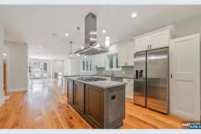 281 Grant Avenue, Cliffside Park, NJ 07010 - Photo 3