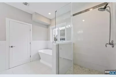 281 Grant Avenue, Cliffside Park, NJ 07010 - Photo 11