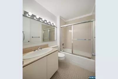7004 Boulevard E 40G #40G, Guttenberg, NJ 07093 - Photo 17