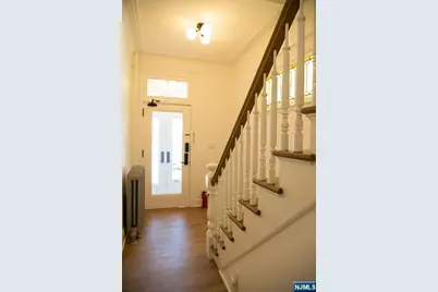 46 Garden Place 1 #1, Edgewater, NJ 07020 - Photo 3