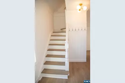 46 Garden Place 2 #2, Edgewater, NJ 07020 - Photo 3