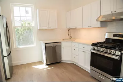 46 Garden Place 2 #2, Edgewater, NJ 07020 - Photo 9