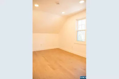 46 Garden Place 2 #2, Edgewater, NJ 07020 - Photo 17