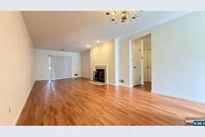 3907 Melville Court, Mahwah, NJ 07430 - Photo 3