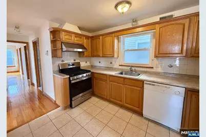 725 Jersey Street 1F #1F, Harrison, NJ 07029 - Photo 3