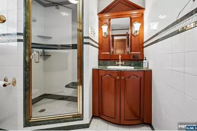 37 Park Avenue, Lyndhurst Township, NJ 07071 - Photo 17