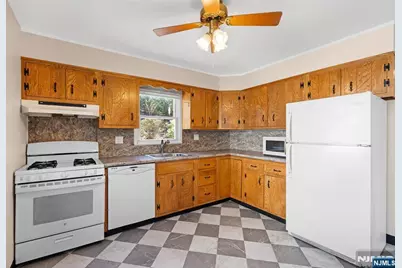 83 W Chestnut Hill Dr W, Denville, NJ 07834 - Photo 5