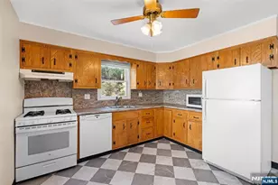 83 W Chestnut Hill Dr W, Denville, NJ 07834 - Photo 5