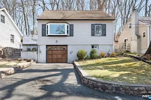 83 W Chestnut Hill Dr W, Denville, NJ 07834 - Photo 1