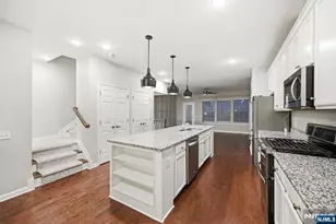 26 Braeburn Ct 26, Livingston, NJ 07039 - Photo 11