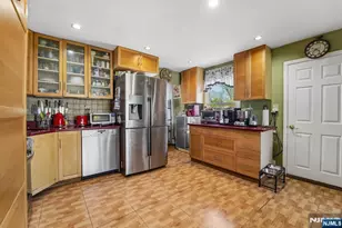 31-18 Norwood Dr, Fair Lawn, NJ 07410 - Photo 15